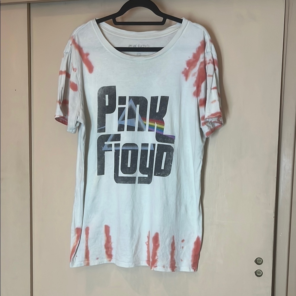 Pink Floyd Cream distressed Graphic Tee size XL / preowned cap